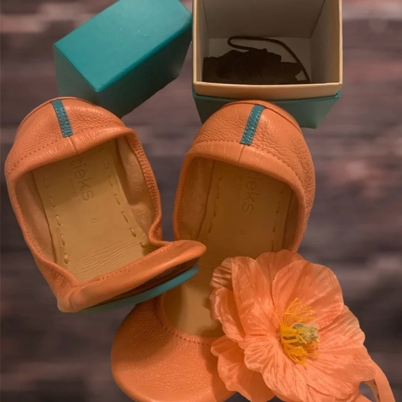 Peach Poppy Tieks *New in Box* - Picture 2 of 3